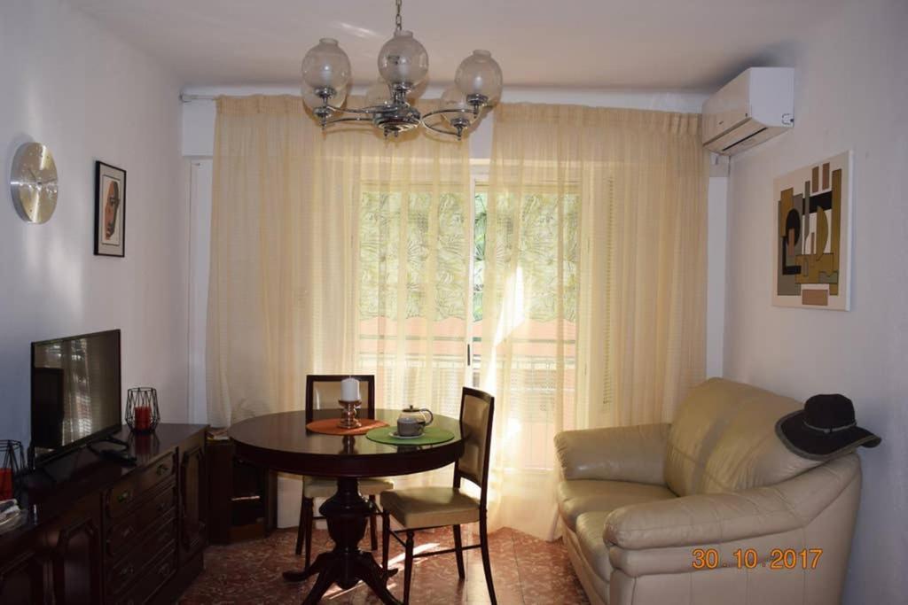 Apartamento En El Centro De Alicante Bagian luar foto