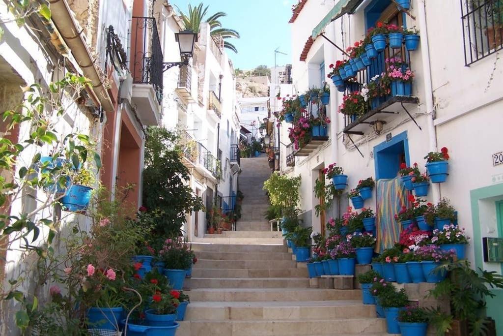 Apartamento En El Centro De Alicante Bagian luar foto