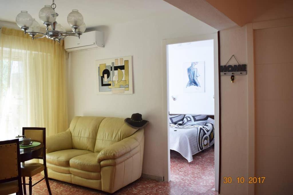Apartamento En El Centro De Alicante Bagian luar foto