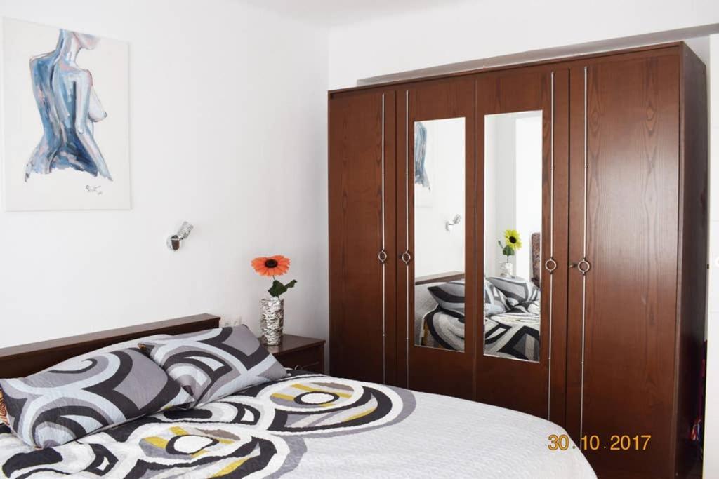 Apartamento En El Centro De Alicante Bagian luar foto