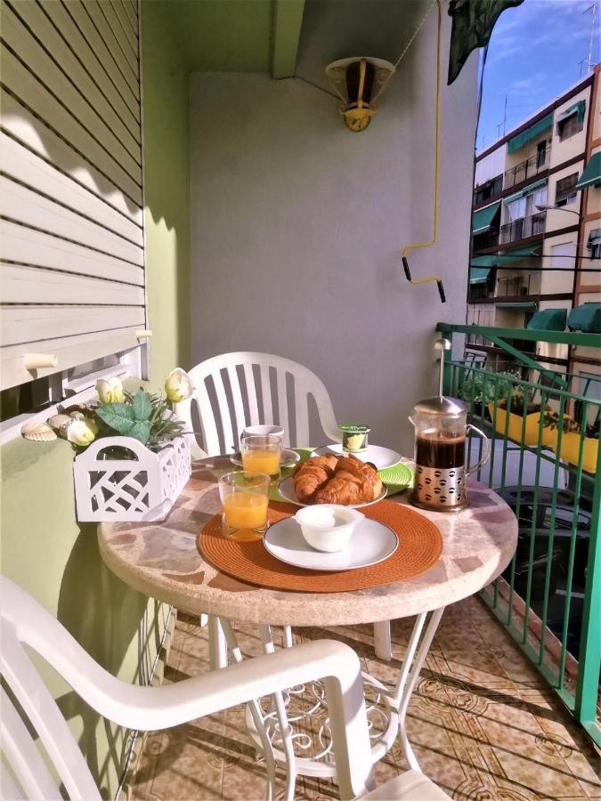 Apartamento En El Centro De Alicante Bagian luar foto